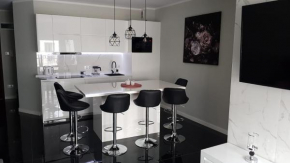 Uroczy Apartament Happy 11 z basenem i kortem tenisowym dla maksymalnie 8 osób